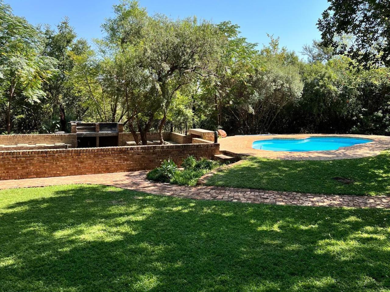 Featherwood Farm & Nyala Lodge Rayton Екстериор снимка