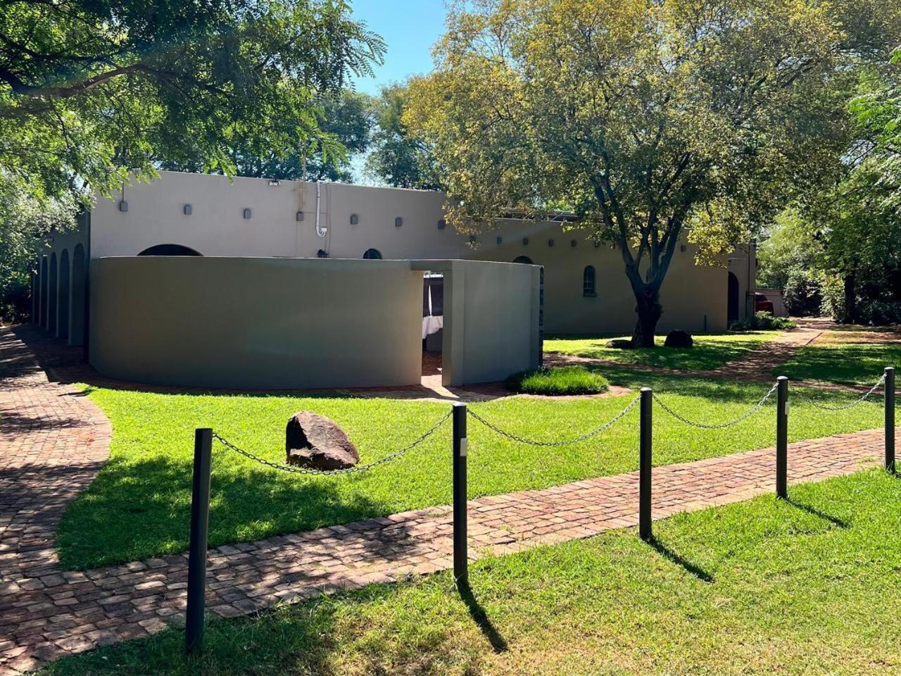 Featherwood Farm & Nyala Lodge Rayton Екстериор снимка