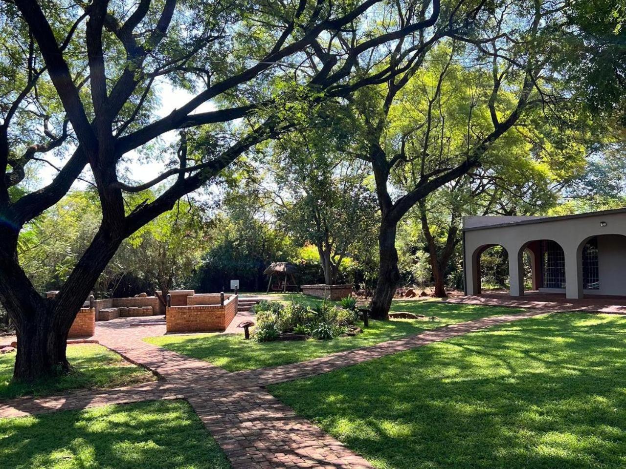 Featherwood Farm & Nyala Lodge Rayton Екстериор снимка